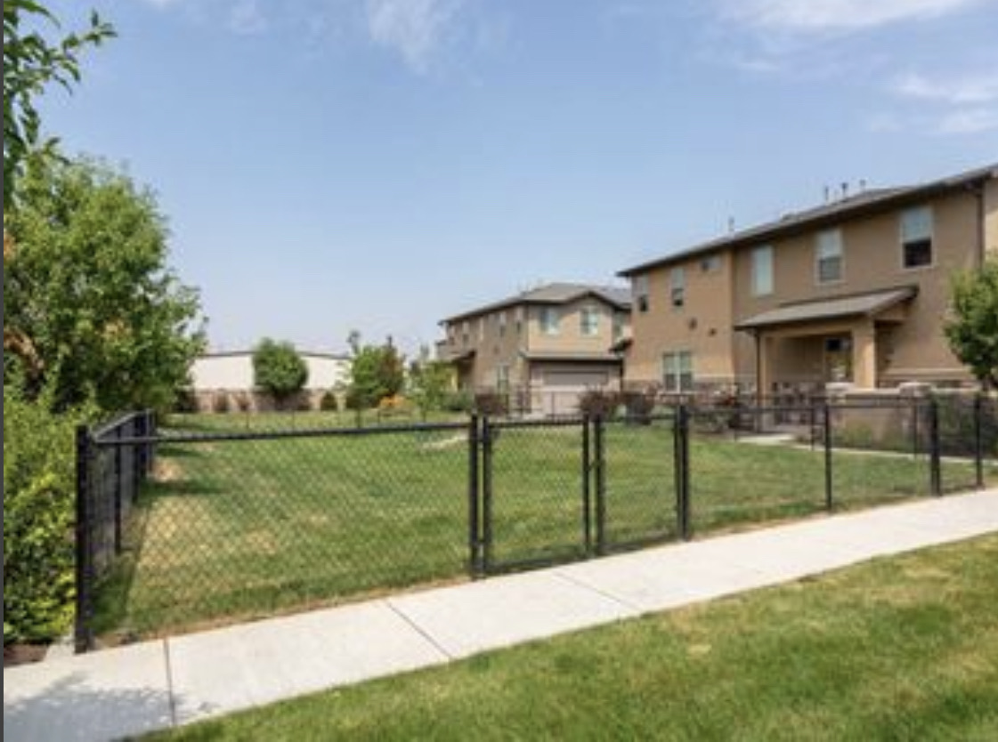 Four Seasons Apartments & Townhomes Dog Park