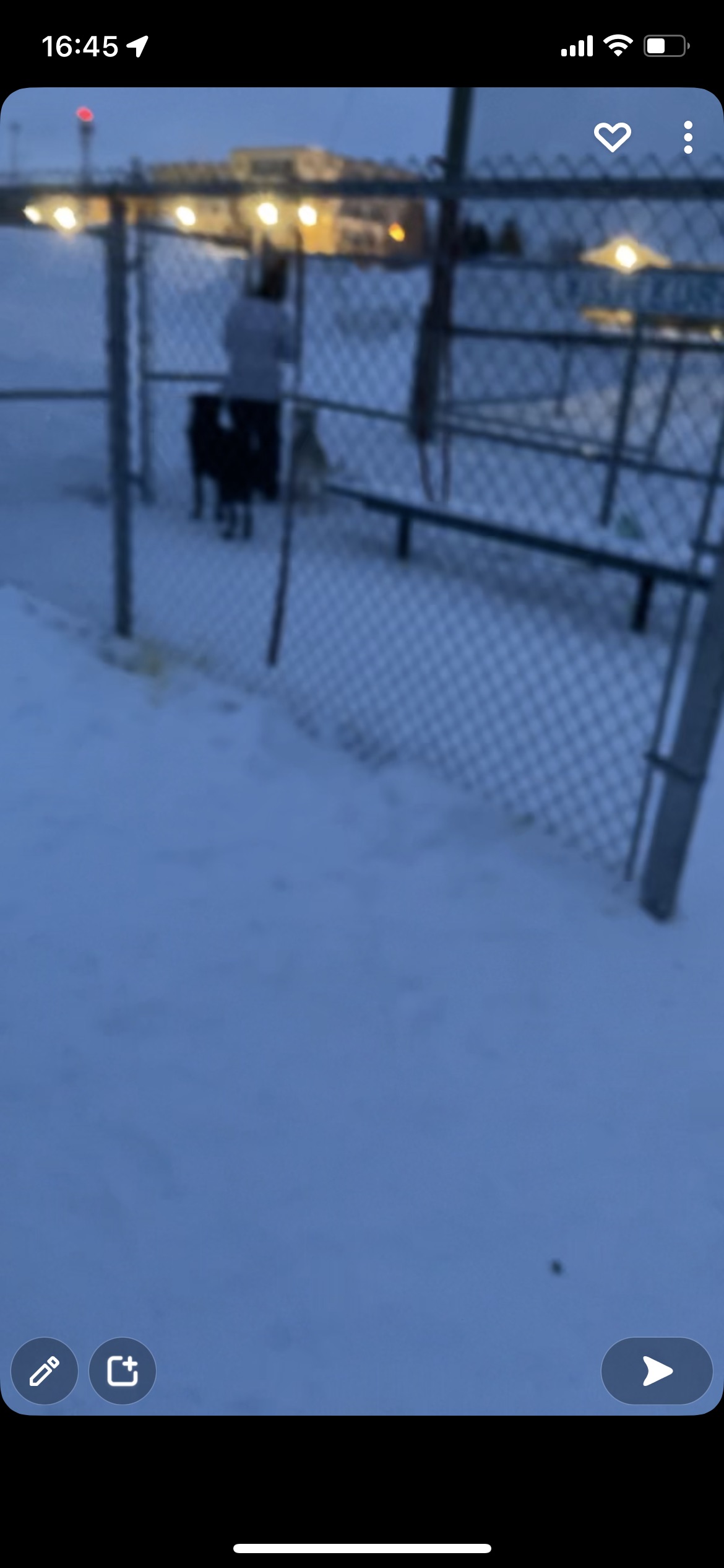 Terrain de Baseball, Amos