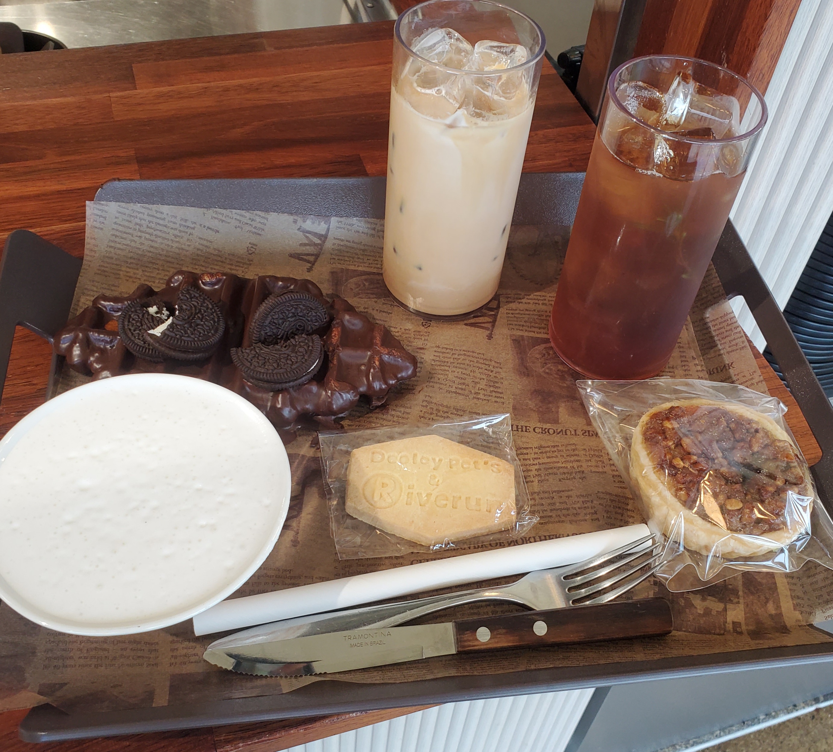 Dooley Pet's & Riverun Dessert Cafe